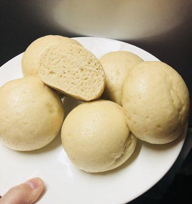 如何制作美味的以太阳帽馒头（掌握制作技巧）