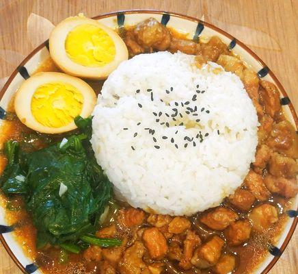 美食分享（让你在家也能品尝正宗的卤肉饭美食）