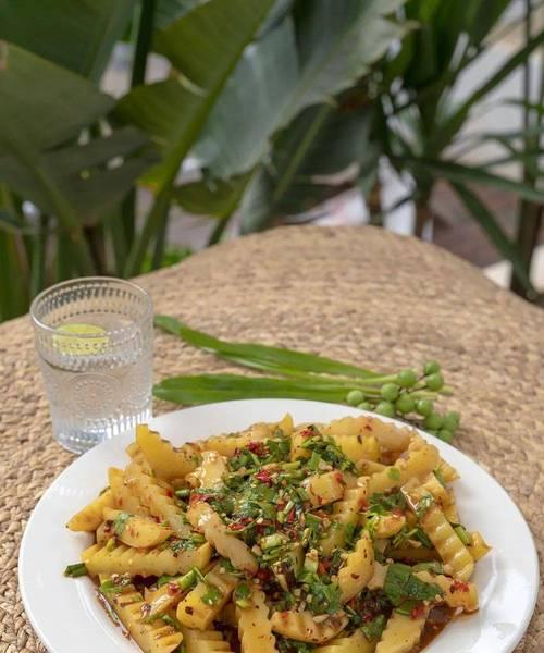 如何制作美味酸辣土豆泥（传统美食“洋芋搅团”制作教程）