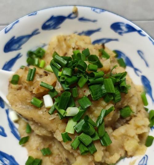 如何制作美味酸辣土豆泥（传统美食“洋芋搅团”制作教程）