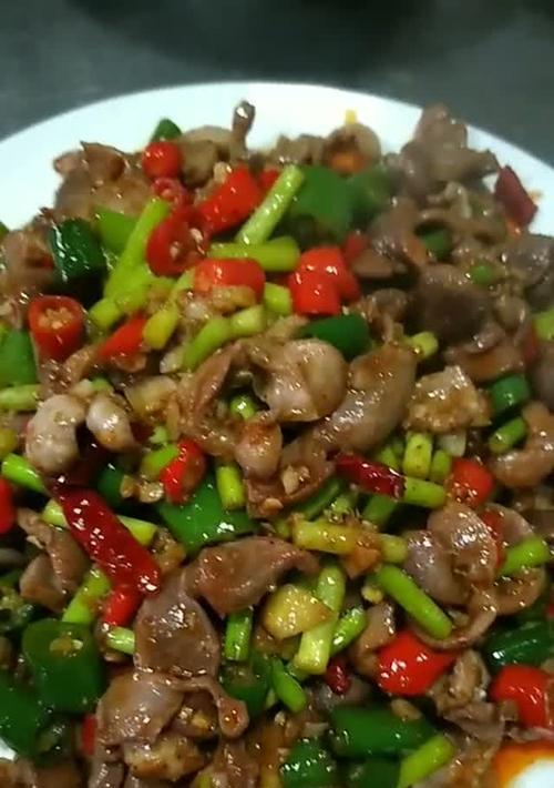 美食大赏——酸辣鸡心（用鸡心打造美味佳肴）