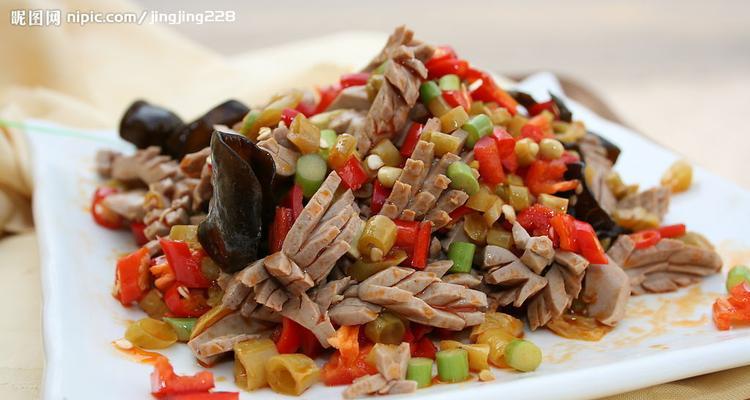 酸辣鸡肠，口感的美食佳品（一道美味佳肴的制作方法及小窍门）