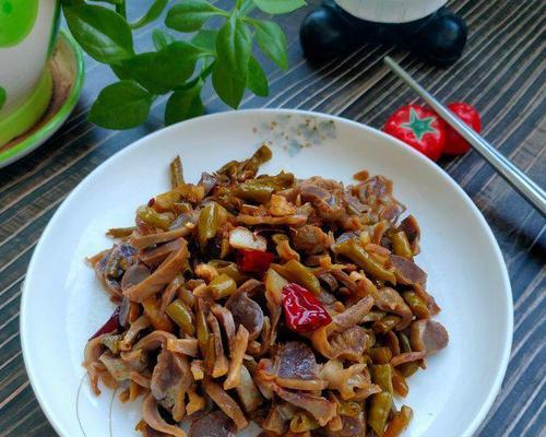 酸豆角炒鸡胗（美味健康的家常菜）