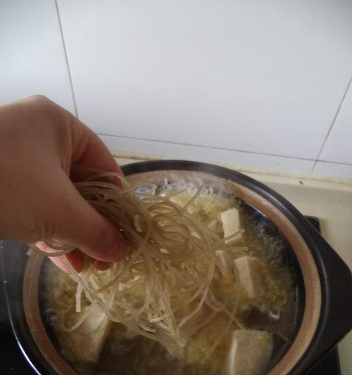 传统美食酸菜鸭血汤的制作方法（重口味美食）