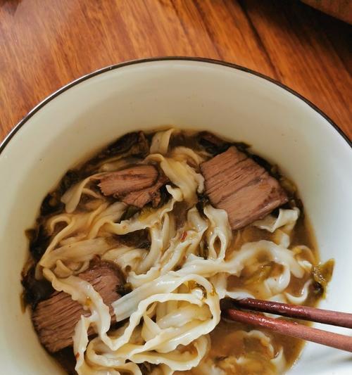 手把手教你做酸菜鸭肉面（家常美食）