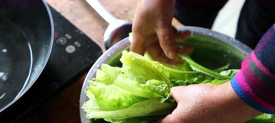 酸菜莴笋叶子蛋汤（家常美食）