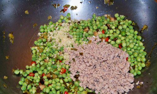 家常酸菜肉沫豌豆的制作方法（做出美味健康的酸菜肉沫豌豆）