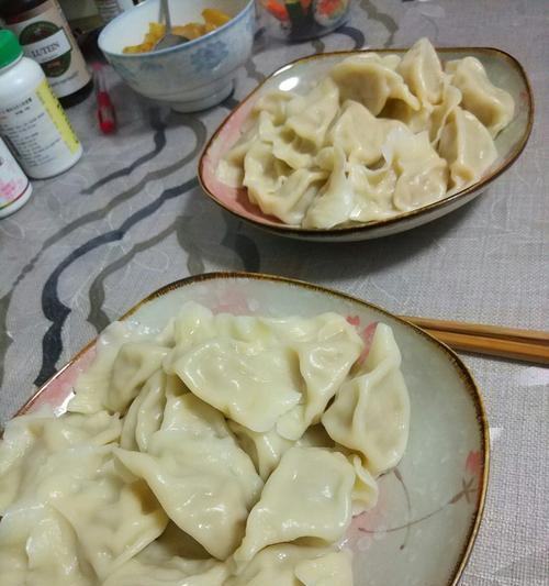 酸菜肉饺子的制作方法（用酸菜制作美味可口的饺子）