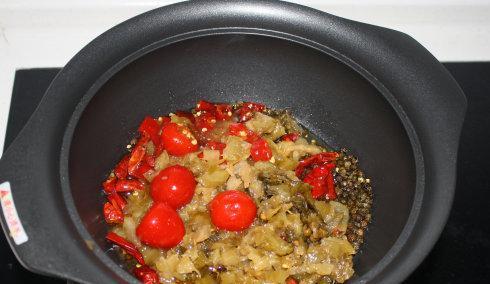 酸菜胡豆瓣汤，一碗酸辣开胃的美味佳肴（健康营养易做又好吃）