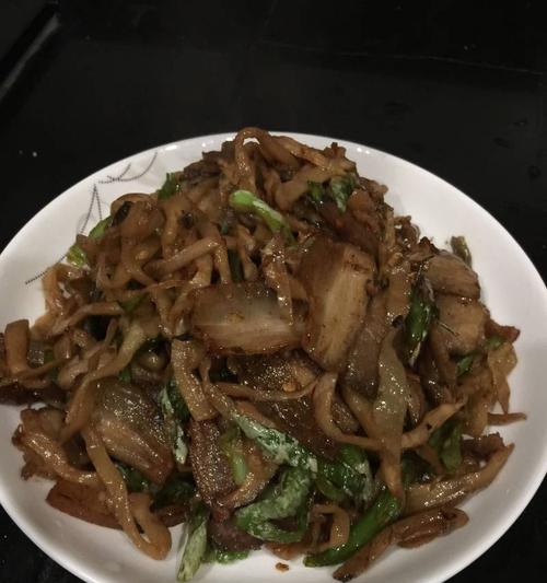 酸菜炒肉片，酸香可口的下饭好菜（家庭制作方法大公开）