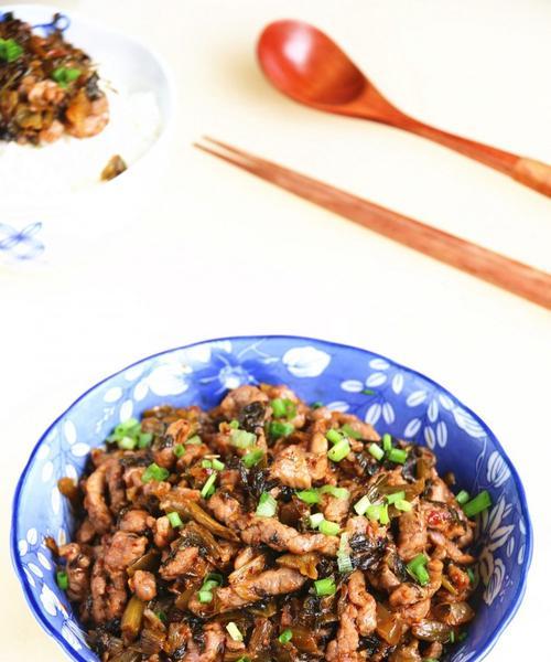 酸菜炒牛肉，酸香可口的佳肴（家常美食）