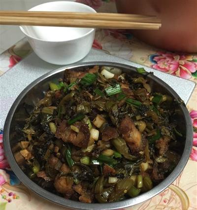 酸菜辣椒的美食魅力（家常菜谱之酸菜炒辣椒）