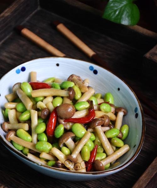 双椒炒蟹味菇，鲜香可口的菇菇美食（家庭小炒也能出好滋味）