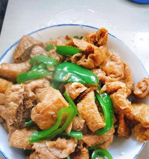 尝鲜双椒炒素鸡，健康美味佳选择（以素鸡为主角）