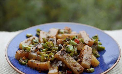 双椒炒磨芋的美味做法（重庆美食）