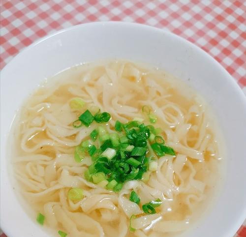 用蔬菜汁手擀面，让美食与健康同行（从制作到营养）