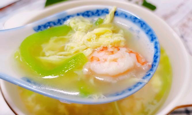 以蔬菜鸡蛋汤为主的健康饮食方法（蔬菜鸡蛋汤的简单做法与营养价值）