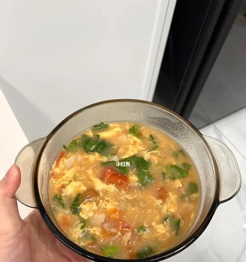 以蔬菜鸡蛋汤为主的健康饮食方法（蔬菜鸡蛋汤的简单做法与营养价值）