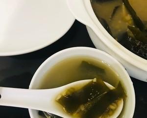 蔬菜海带鸡汤的做法（健康美味的汤品）