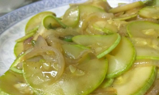 瘦肉酿蒲瓜——营养丰富的家常菜（家庭美食）