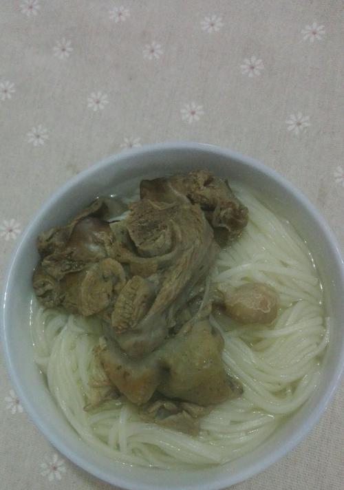 瘦肉梅豆蒸挂面的做法（享受美味的养生食品）