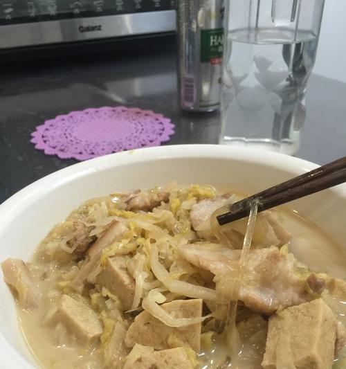 砂锅炖五花肉冻豆腐娃娃菜（家庭美食）