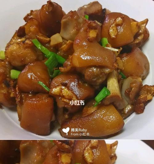 沙姜猪手的美味做法（传统烹饪配上新口味）