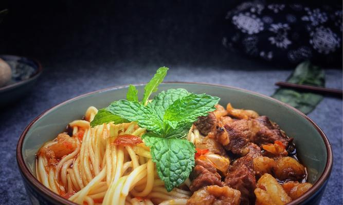 如何制作美味的沙嗲牛肉面（从选材到烹饪）