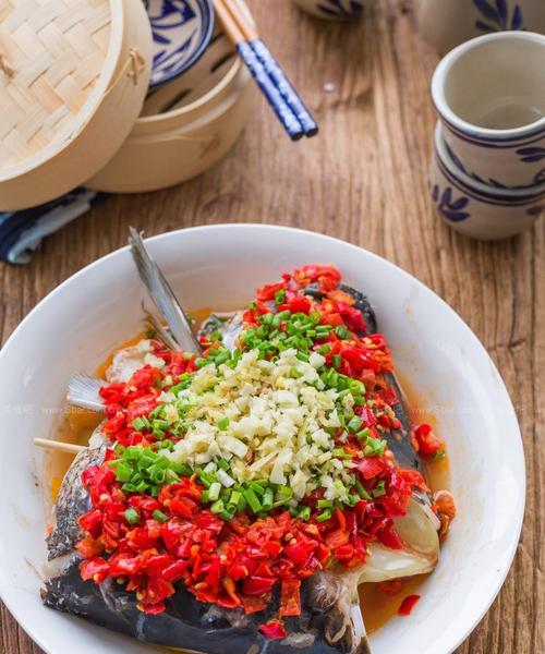 三鲜鱼头的美味做法（用三鲜鱼头烹饪出的精美佳肴）