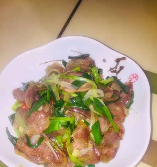 美食DIY（用新口味赢得味蕾——肉肠烧大白菜的制作与品尝）