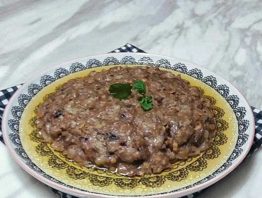 以肉饼炒角瓜，一道美味又健康的菜肴（健康美食）