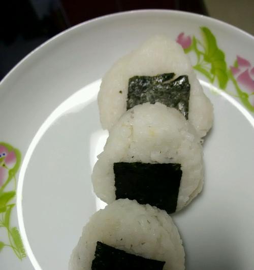 用日式炸饭团轻松做美食（掌握日本美食文化）