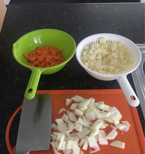 享受美味的日式鸡肉咖喱饭（简单易学）