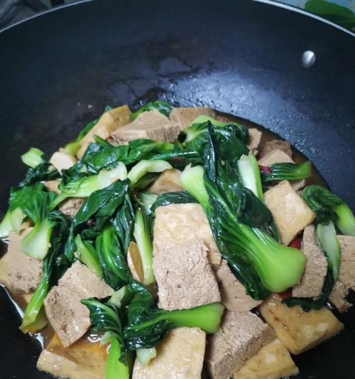 日式豆腐炒青菜的做法（健康美味的素菜料理）