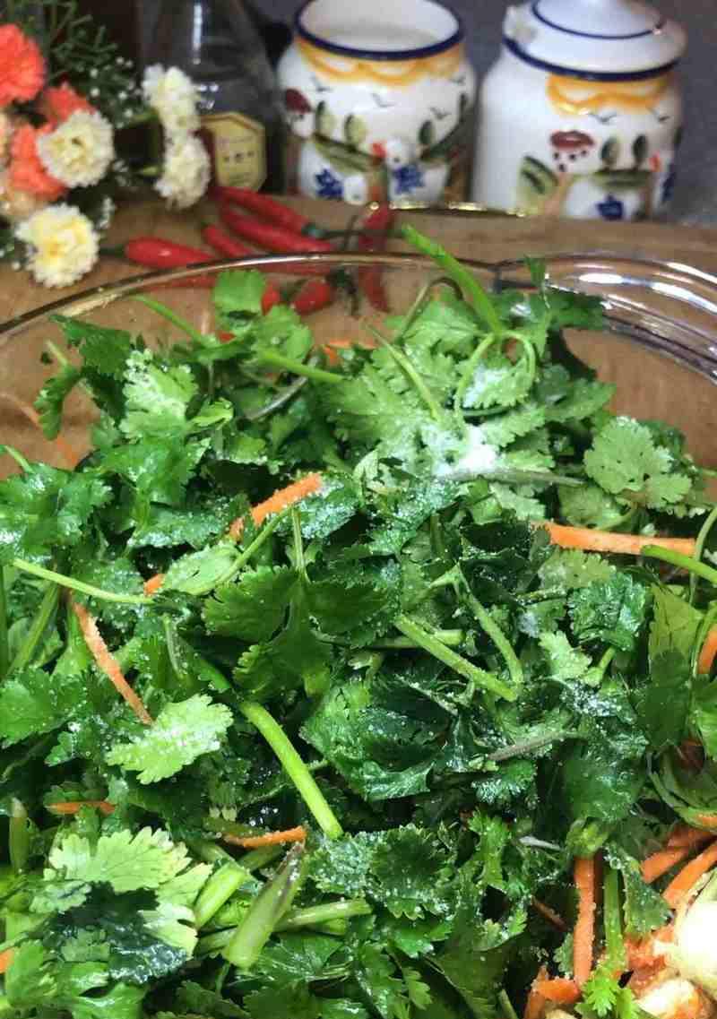 裙带菜拌黄豆芽韩式拌菜口味（学会这道韩国小菜）