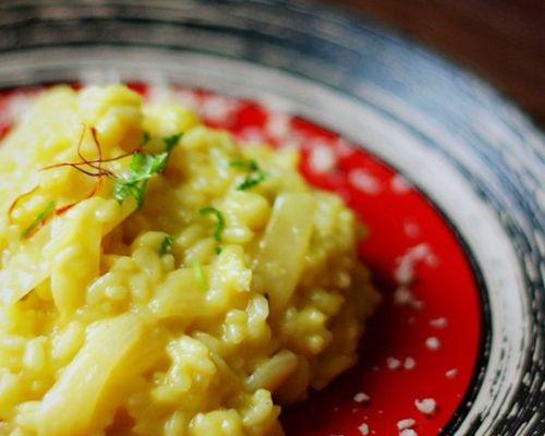 以臧红花核桃粥为主题的美食探索（探寻红花）