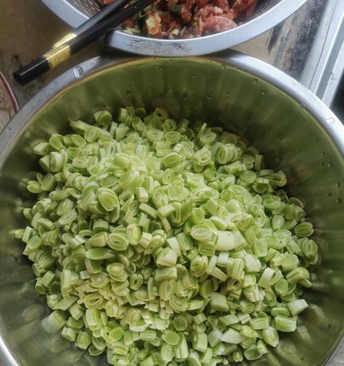 学会制作美味猪肉芸豆馅饺子（传统美味）