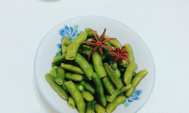 盐水五香毛豆的美食制作（用五香调料打造美味）