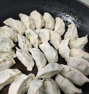 小白菜鸡蛋饺子，越吃越过瘾（传统美食回归）