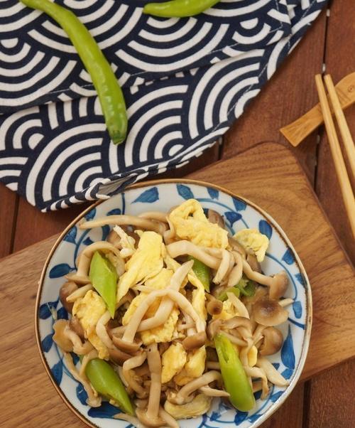 香酥蟹味菇的制作方法（带你感受美食的独特魅力）