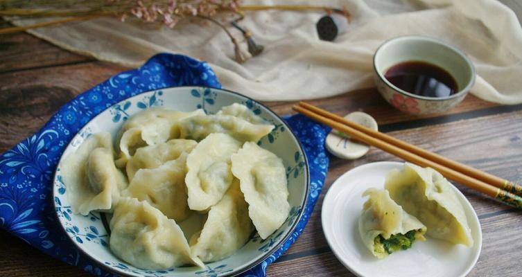 手工制作香芹木耳鸡蛋馅饺子，味道超级好（教你一步步做）