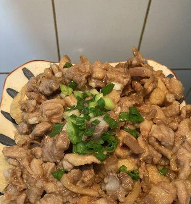 五花肉焖豆腐皮的家常做法（美味又下饭）