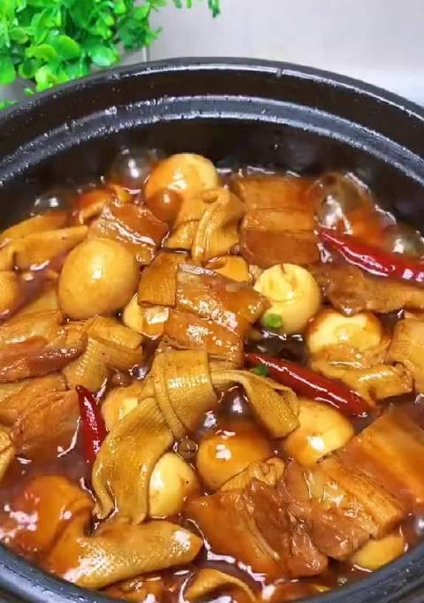 五花肉酱烧八爪鱼，鲜香美味（传统佳肴）