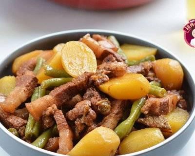 家常美食五花肉炖豆角（营养丰富）