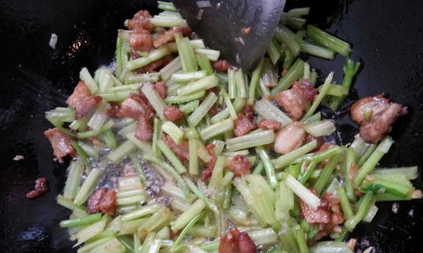 五花肉炒香芹，家常美食（简单易学）