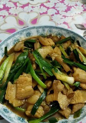 蒜苗草菇美食大全（以蒜苗和草菇为主料的美食佳肴）