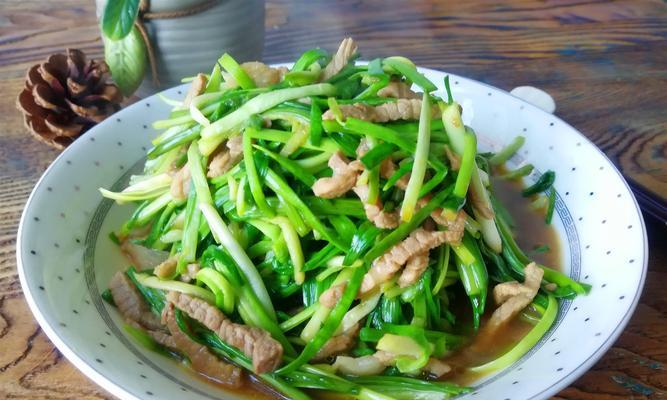 家常菜白菜帮蒜黄炒肉丝（一道简单易学的下饭佳品）