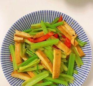 香芹美食大全（以爽口香芹为主题的菜谱）