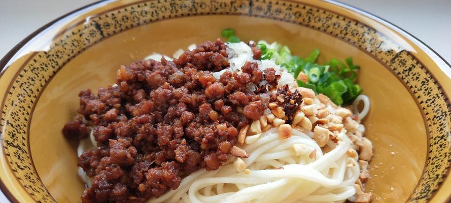 扇贝鸡蛋菜心面的做法（让你轻松做出营养美味的一道面食）