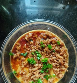 美味可口的肉末蒸鸡蛋（口感嫩滑）